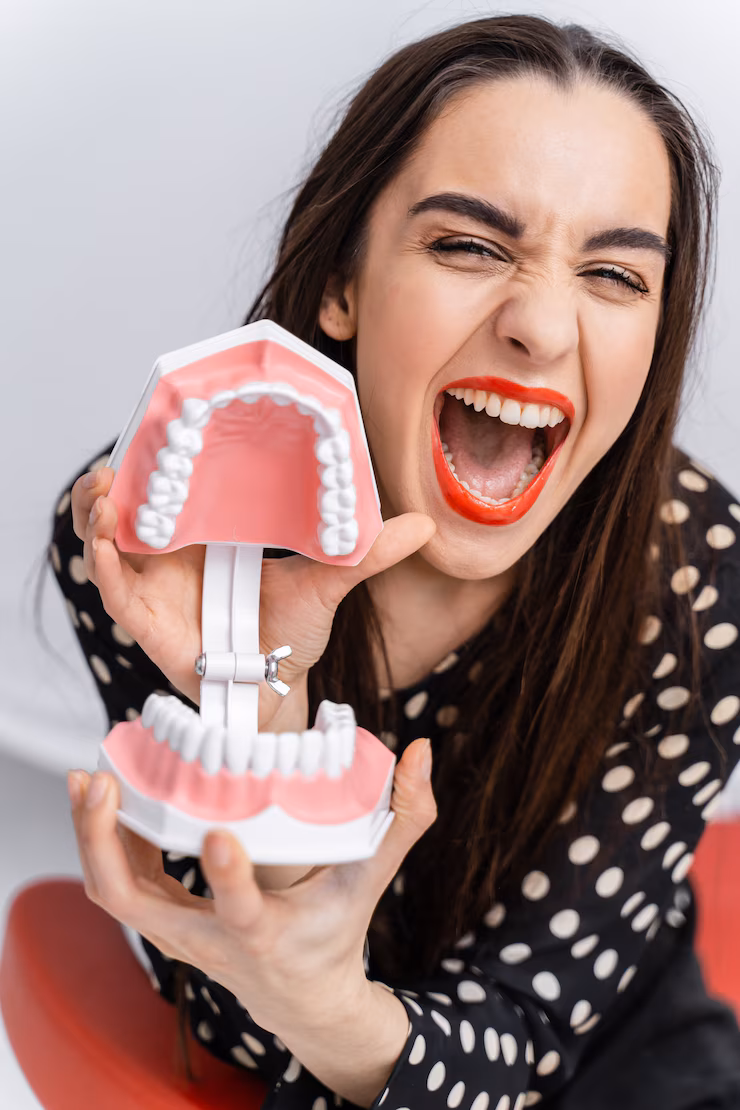 model-artificial-jaw-with-teeth-hands-dentist-cabinet-background-dentistry-concept_116317-6985 model-artificial-jaw-with-teeth-hands-dentist-cabinet-background-dentistry-concept_116317-6985
